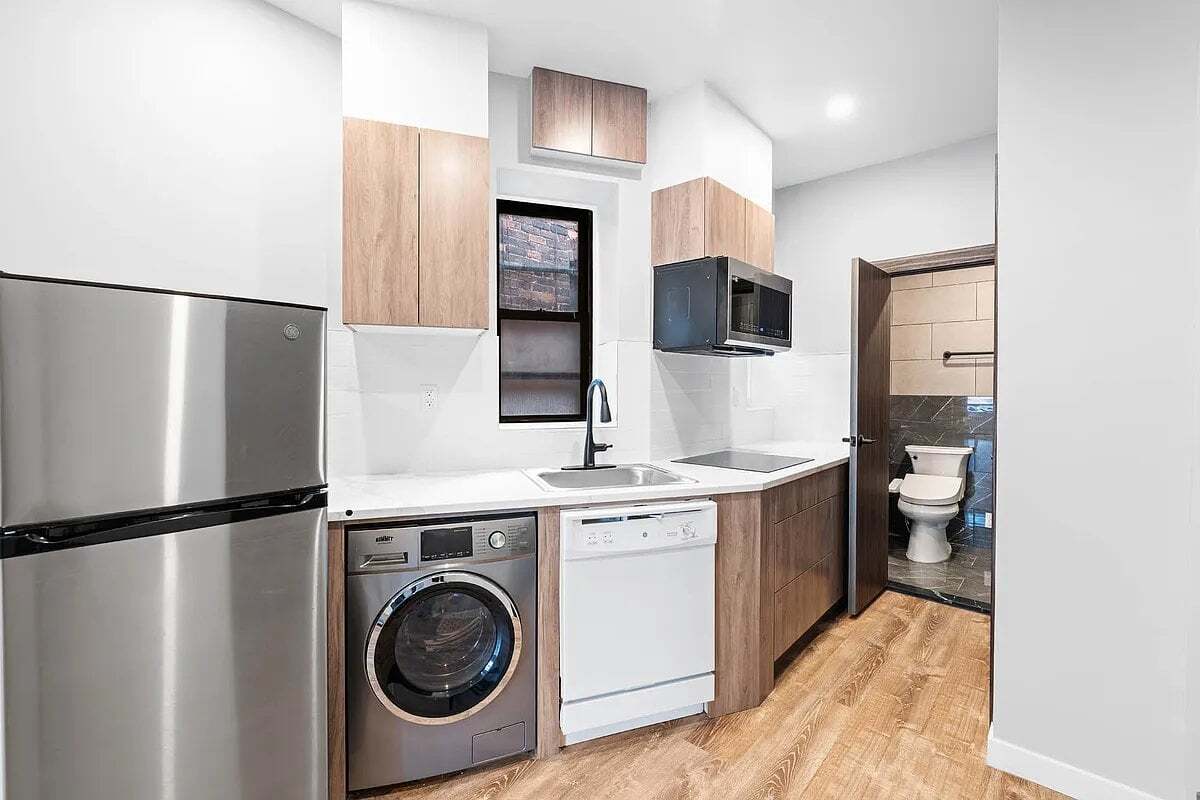 Foto del edificio - 437 W 46th St