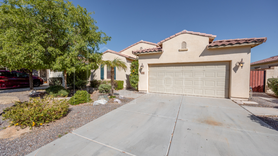 Foto principal - Gilbert Rental Alert! Charming 3BD/2BA Hom...