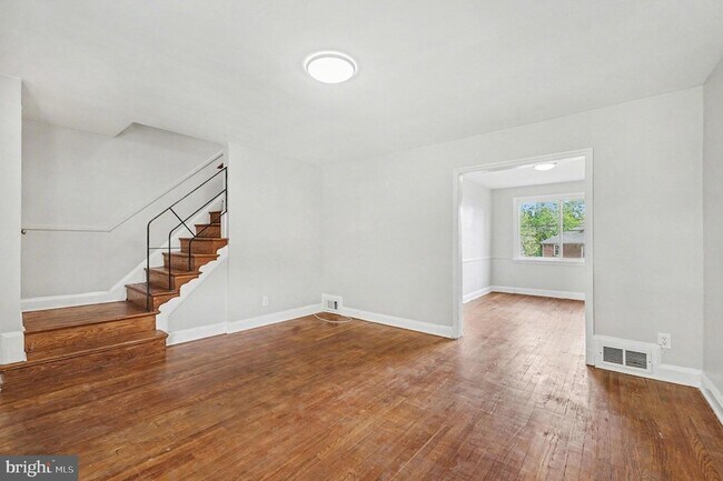 Foto del edificio - 828 St Dunstans Rd