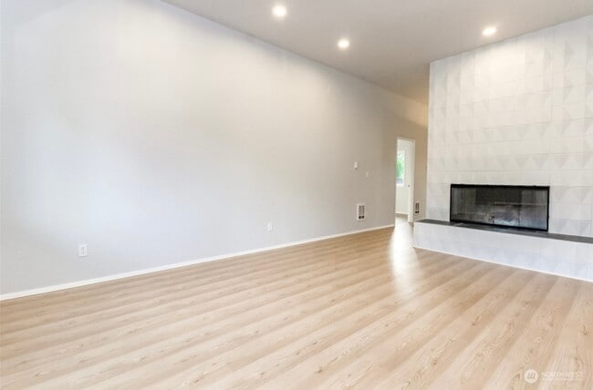 Building Photo - 10914 108th St SW