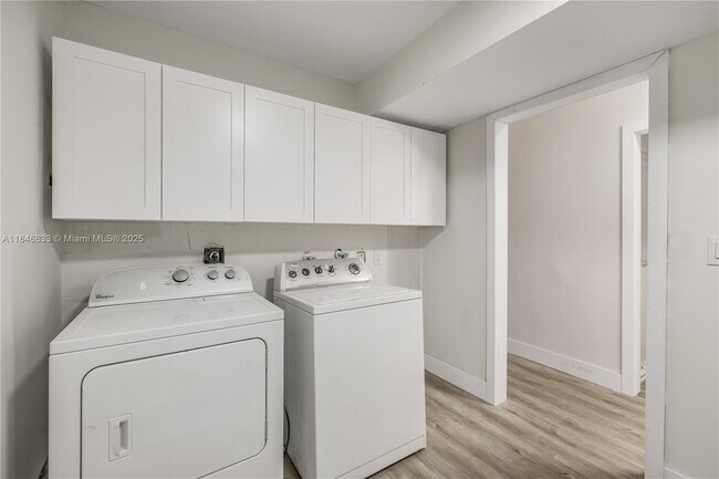 Foto del edificio - 3860 W 10th Ct