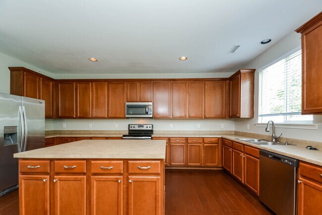 Building Photo - 150 Coalyard Dr