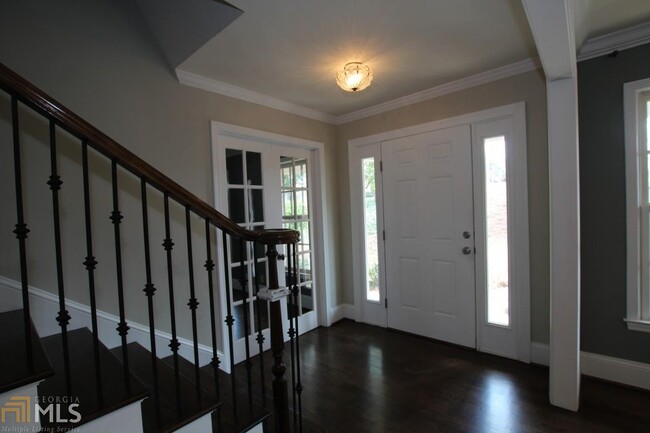 Building Photo - 340 Thornwood Dr