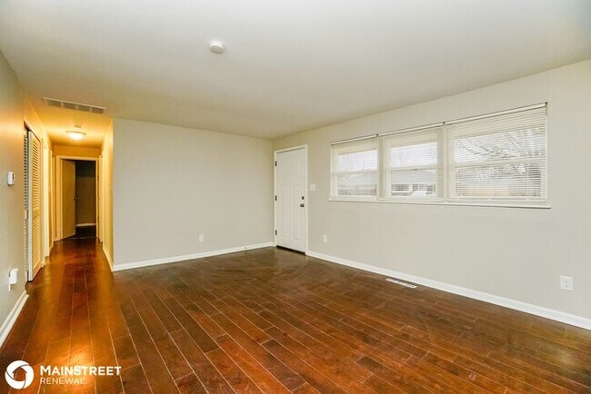 Foto del edificio - 914 MIRIAM DR W, COLUMBUS, OH 43204