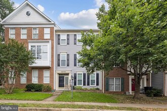 Building Photo - 46738 Oakmere Terrace