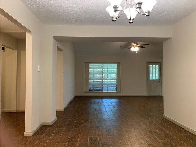 Building Photo - 7119 Lewis Ln