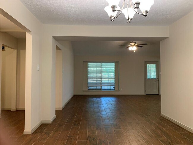 Foto del edificio - 7119 Lewis Ln
