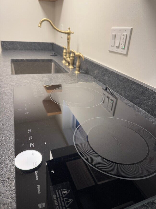 Foto del edificio - 1012 Roswell Dr