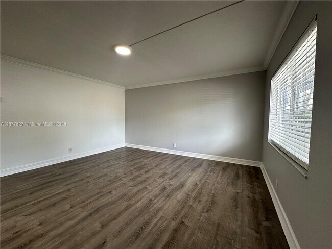 Building Photo - 1400 NE 56th St