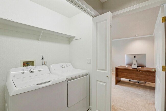 Foto del edificio - 2330 I St