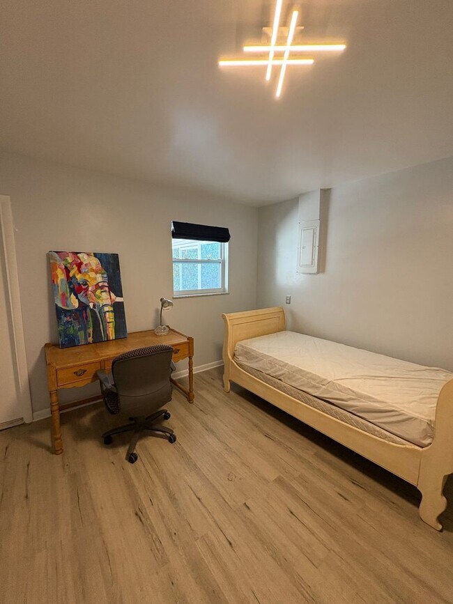 Foto del edificio - 3/2 Pool & Patio home in Stuart! Pool / Lawn care included!