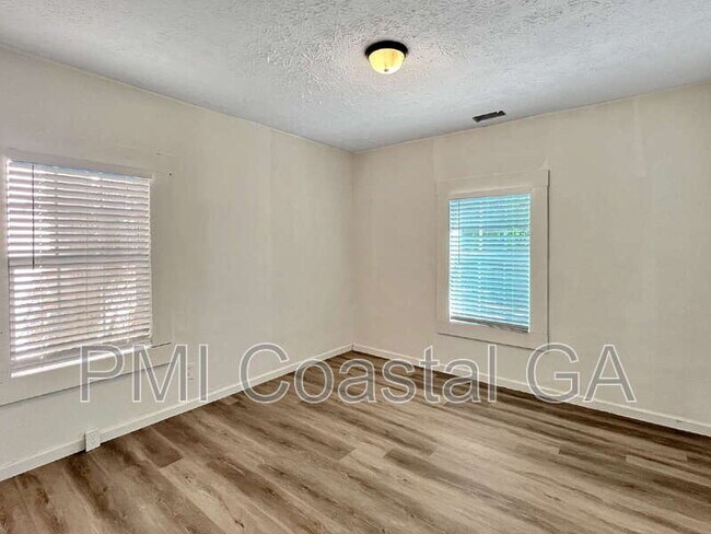 Foto del edificio - 1123 E 53rd St