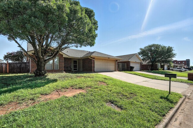 Building Photo - 4410 Bob O Link Dr