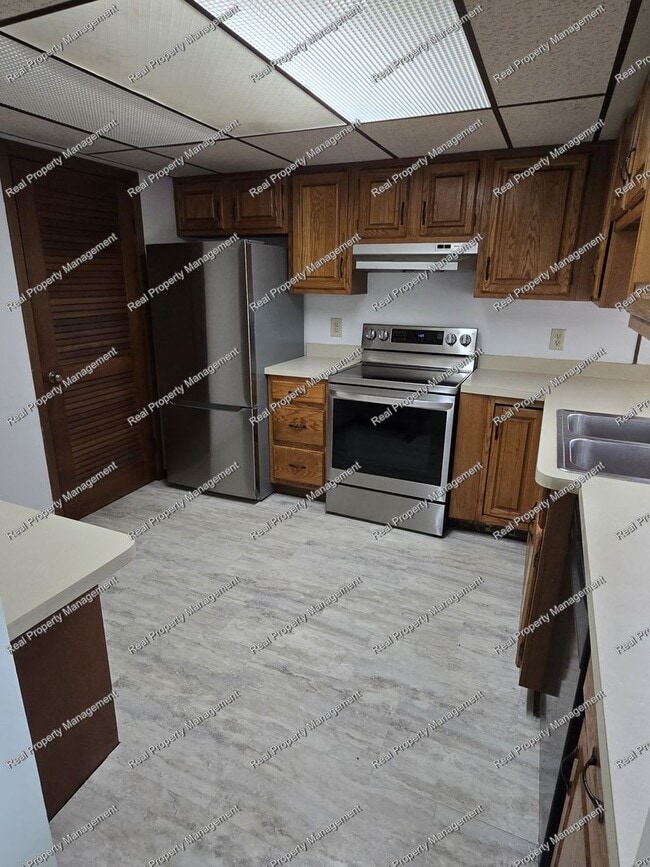 Building Photo - Two Bed Two Bath Munster Condo