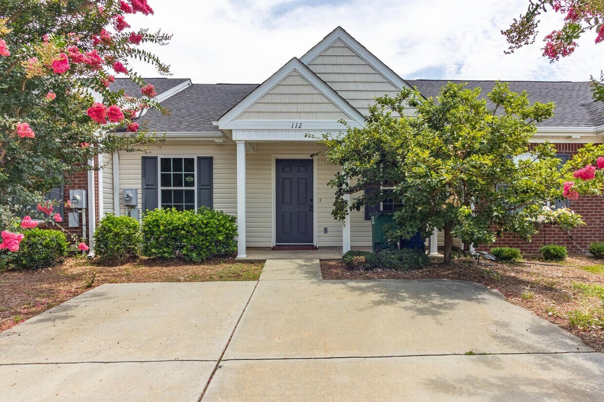 Primary Photo - 112 Satomi Way SE