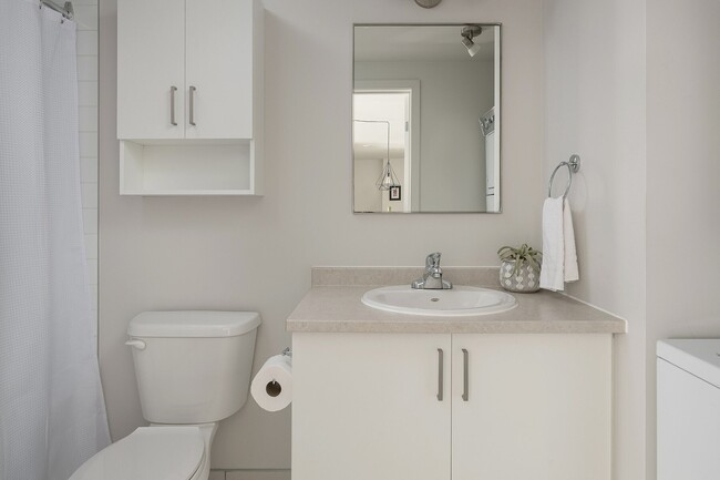 Building Photo - 2085 Av. Papineau