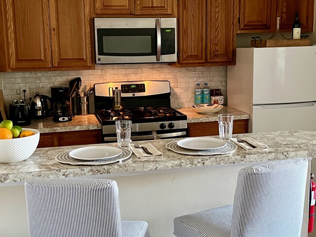 Kitchen with counter - 4901 Harbor Beach Blvd