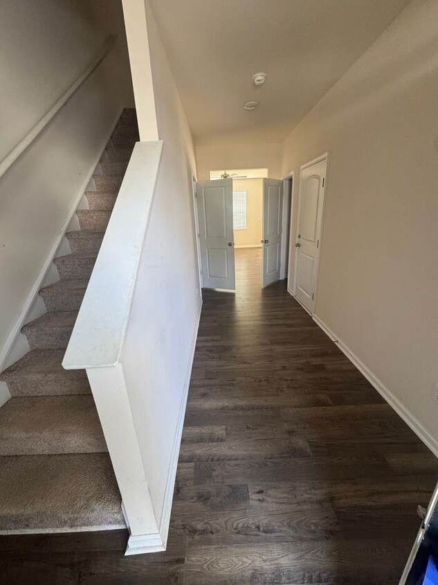 Building Photo - Beautiful 3-Bedroom 2-Baths Home with Gara...
