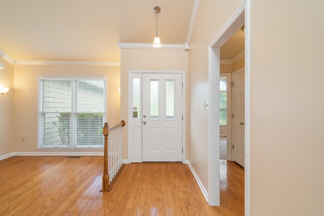 Building Photo - 8112 Meadowood Ln
