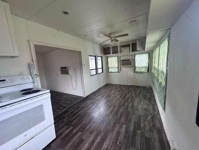 Foto del edificio - 4115 Aurora Rd