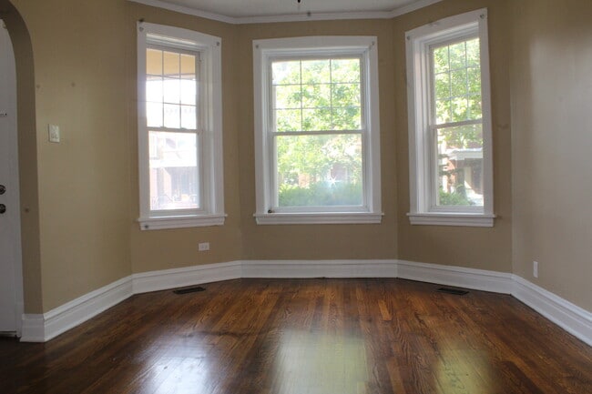 Building Photo - 4213 W Kamerling Ave