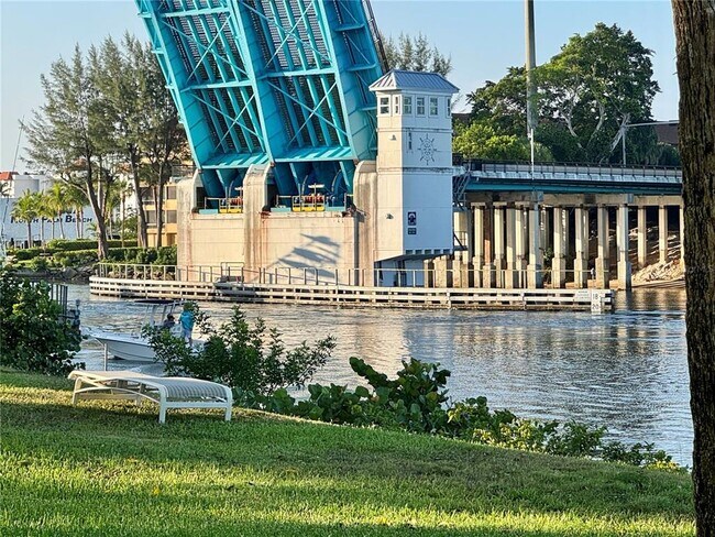 Foto del edificio - 304 Golfview Rd