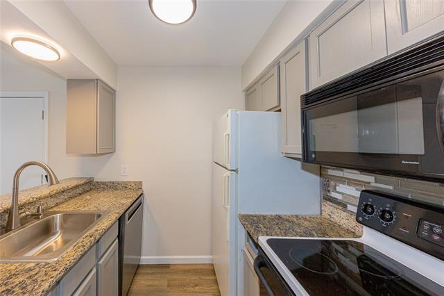 Foto del edificio - 7621 McCallum Blvd