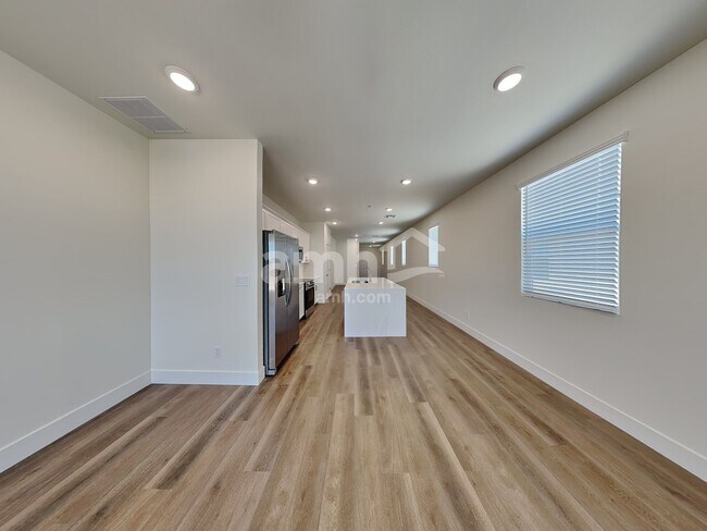Building Photo - 530 Sacred Lotus Pl