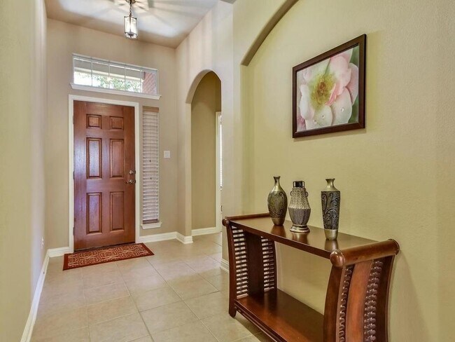 Building Photo - 1709 Greenside Trail, Round Rock, TX 78665...