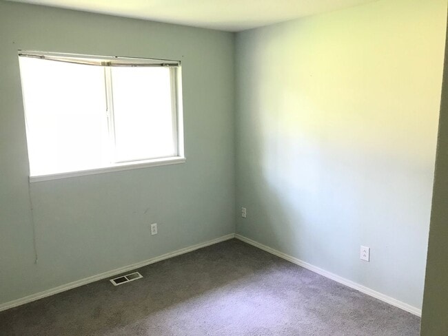 Building Photo - Spacious 3 bedroom **Coming Soon**