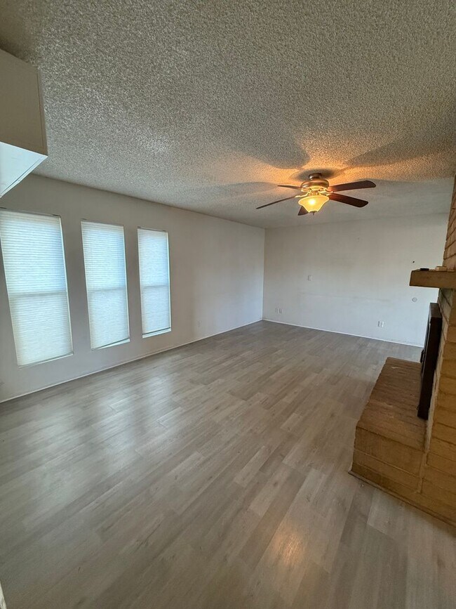 Building Photo - 749 Steppe Pl