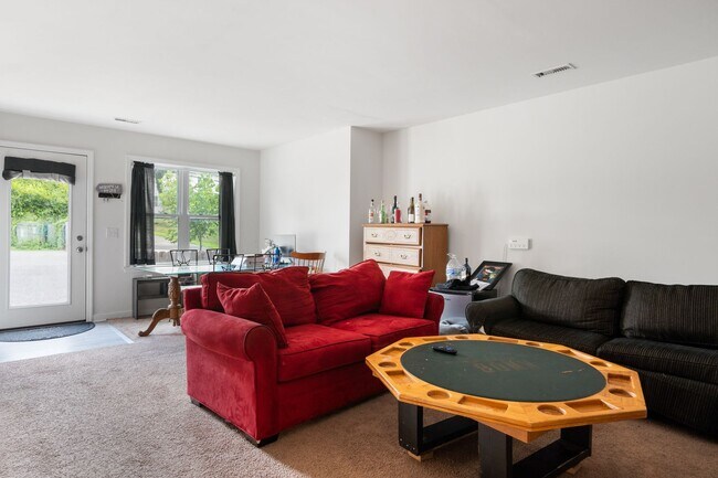 Foto del edificio - 1313 Giles Rd