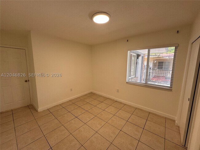 Foto del edificio - 2540 NE 181st St
