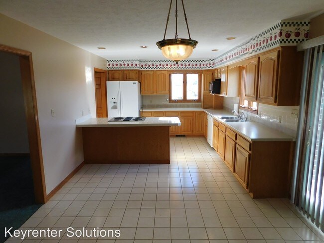 Building Photo - 2 br, 2.5 bath House - 266 McKinley Road