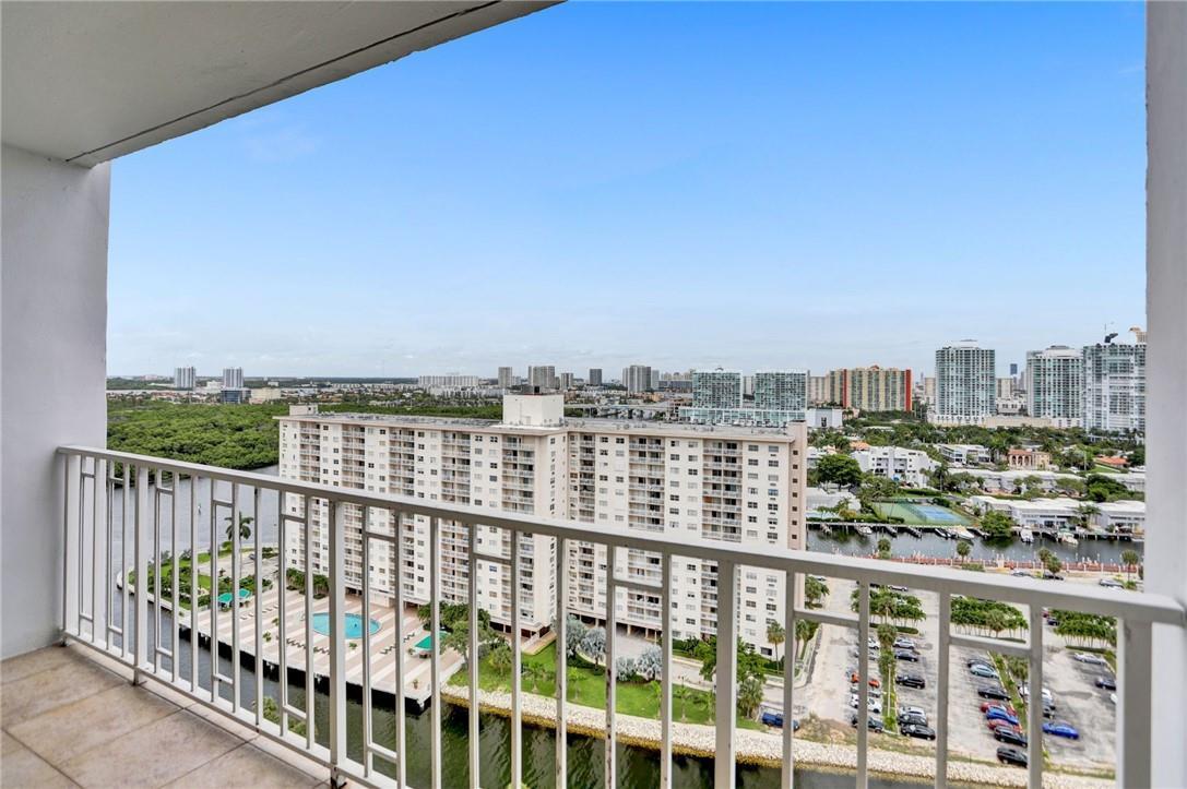 Foto principal - 500 Bayview Dr