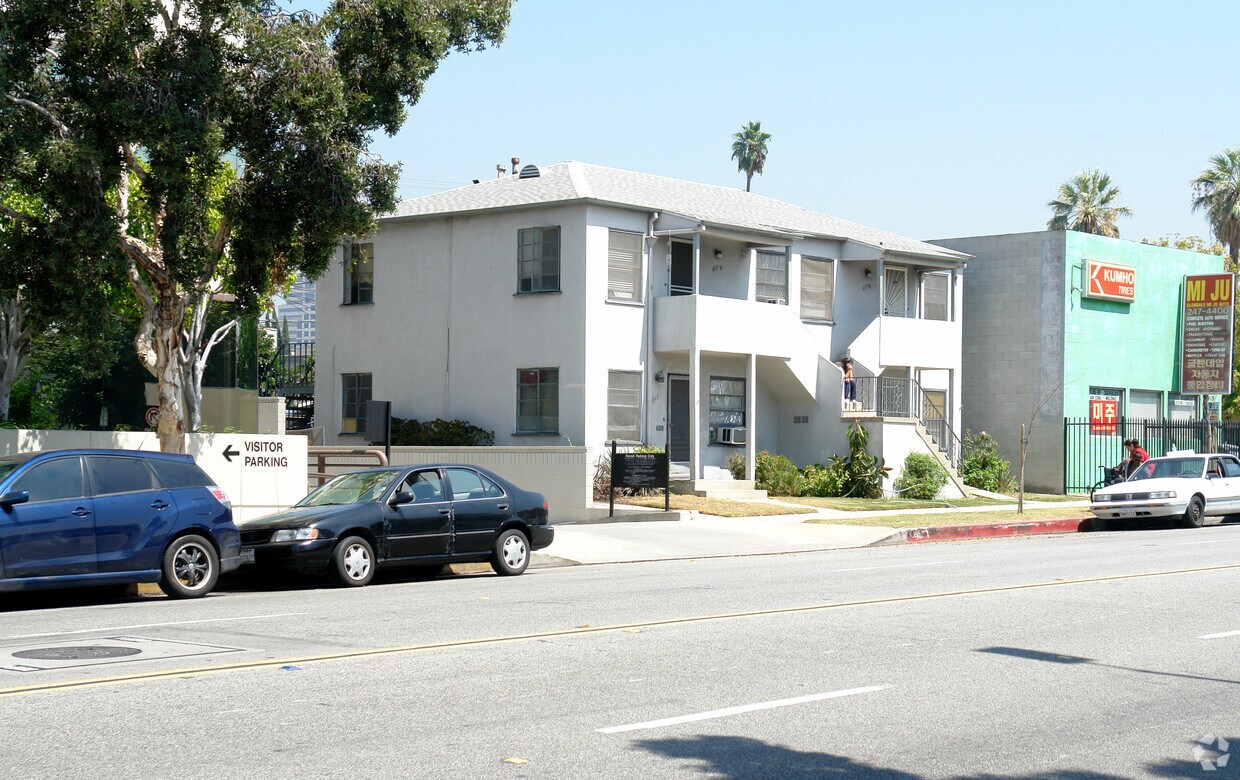 Primary Photo - 419 W Broadway