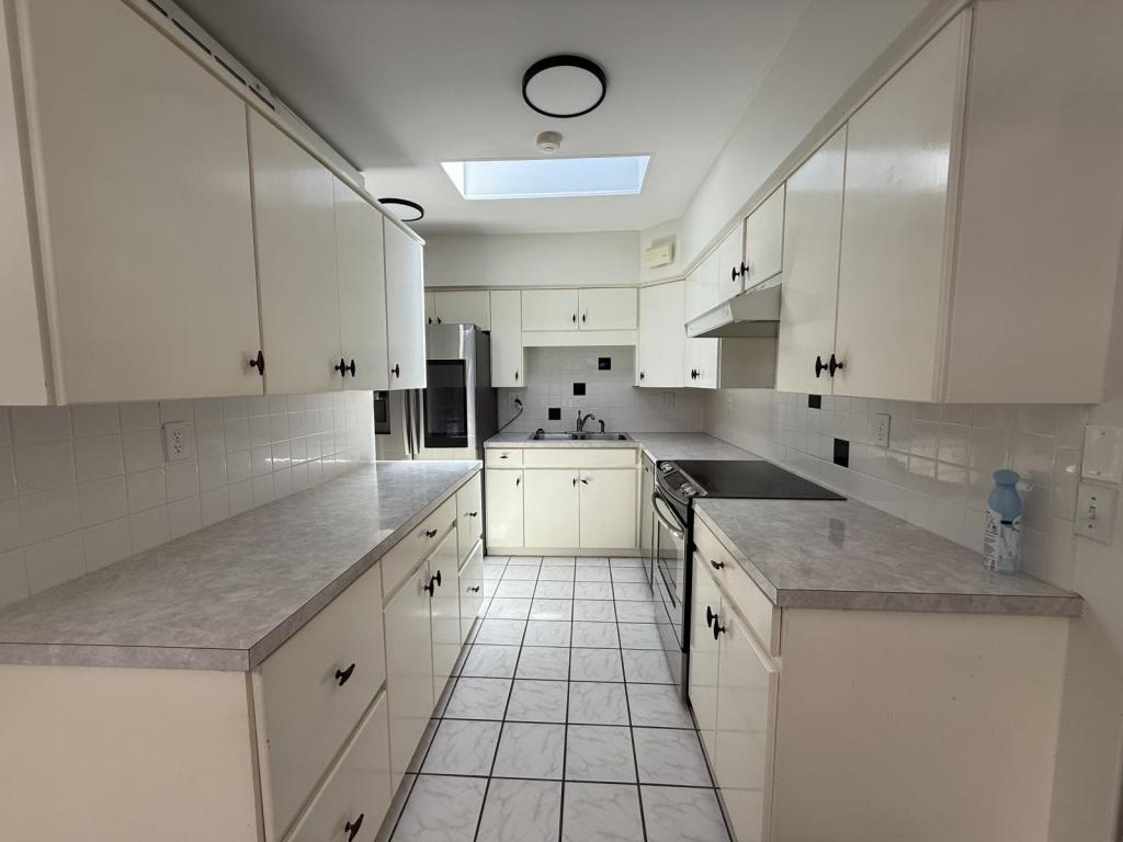 Building Photo - 575 Belvedere Dr