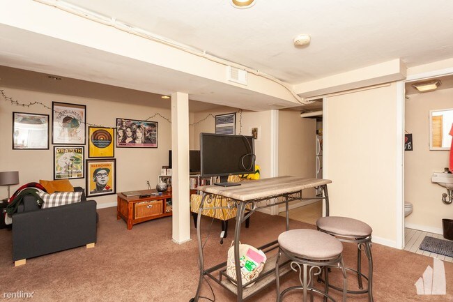 Foto del edificio - 1 br, 1 bath Apartment - 1446 W Melrose St G