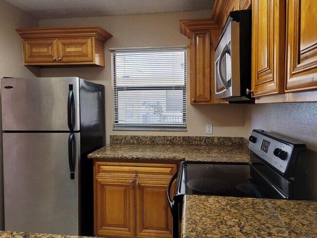 Foto del edificio - 1542 Lake Crystal Dr