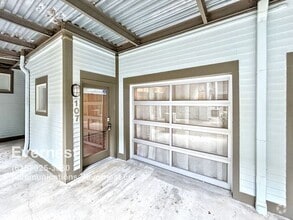 Building Photo - 807 18th Ave S