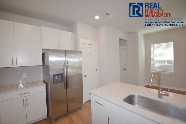 Building Photo - $MOVE IN SPECIAL!$ Half off first months r...