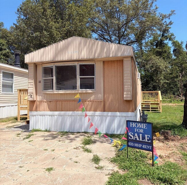 Building Photo - 18 Deerwood Park
