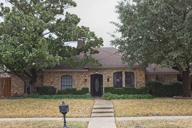 Building Photo - 3020 Laguna Dr