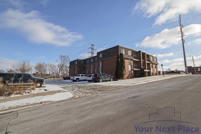 Building Photo - 200 5th Ave N