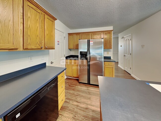 Building Photo - 6030 Shining Oak Ln