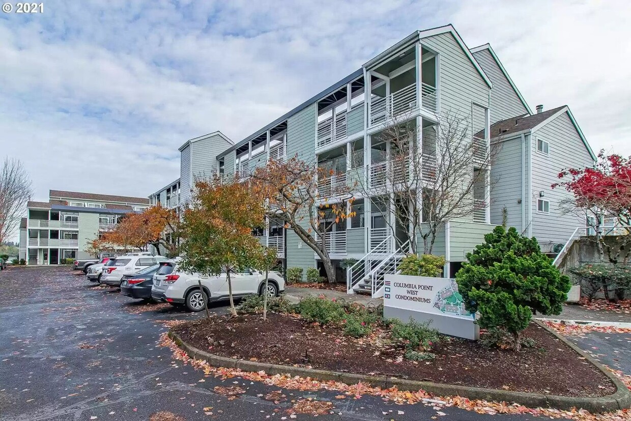 Primary Photo - 241 N Hayden Bay Drive ~ Resort-Style Livi...