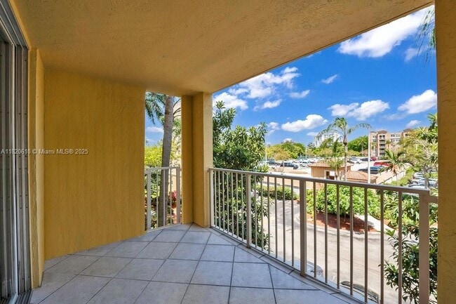 Building Photo - 19555 E Country Club Dr