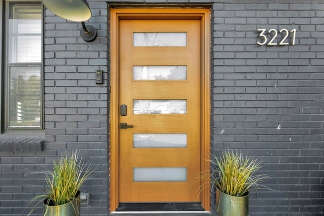 Building Photo - 3221 Cloverwood Dr