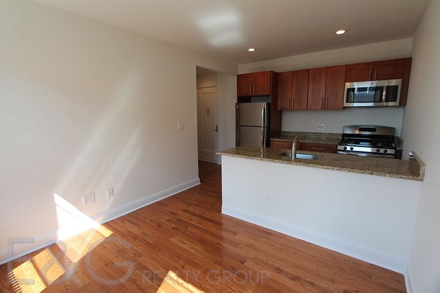 Primary Photo - 1520 St Nicholas Ave