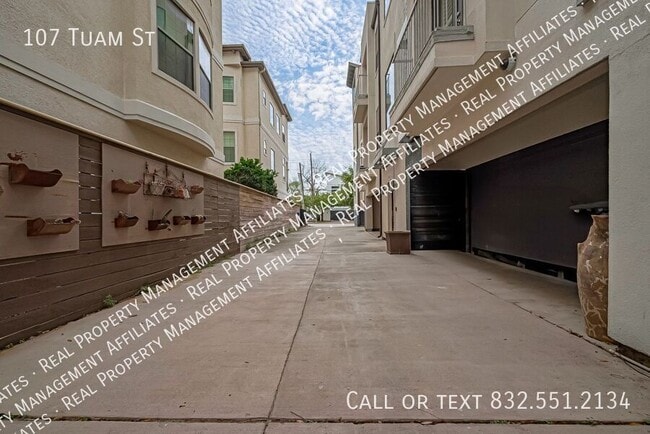 Building Photo - 107 Tuam St